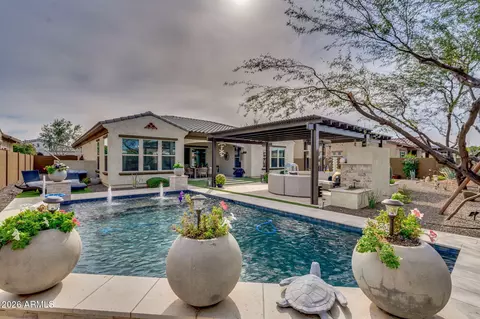 Exterior - 2948 E Crest Ln, Phoenix, AZ 85050 photo 7 of 17