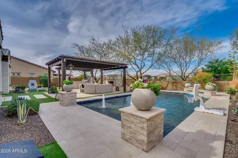 Exterior - 2948 E Crest Ln, Phoenix, AZ 85050 photo 8 of 17