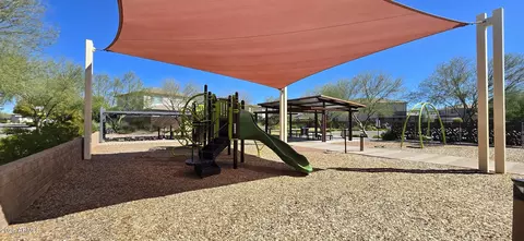 View/Area - 2948 E Crest Ln, Phoenix, AZ 85050 photo 5 of 10