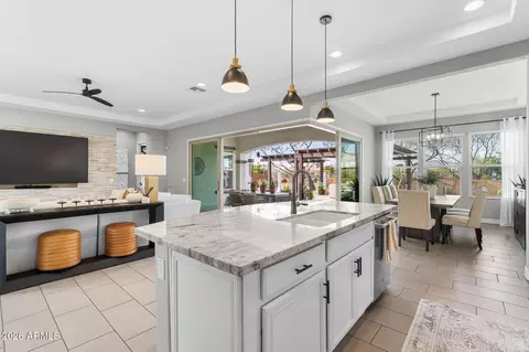 Kitchen - 2948 E Crest Ln, Phoenix, AZ 85050 photo 5 of 6