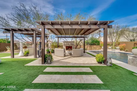 Exterior - 2948 E Crest Ln, Phoenix, AZ 85050 photo 11 of 17