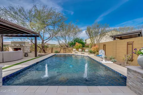 Exterior - 2948 E Crest Ln, Phoenix, AZ 85050 photo 9 of 17