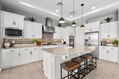 Kitchen - 2948 E Crest Ln, Phoenix, AZ 85050 photo 4 of 6