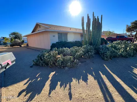9711 W Hawthorn Ct, Sun City, AZ 85351