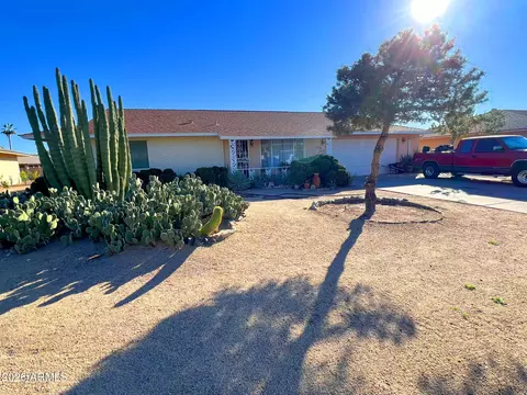 9711 W Hawthorn Ct, Sun City, AZ 85351