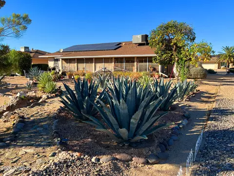 9711 W Hawthorn Ct, Sun City, AZ 85351