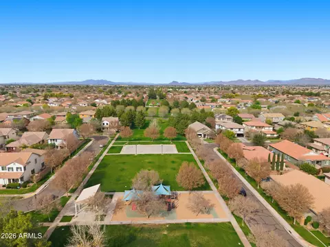 View/Area - 3512 E Palo Verde St, Gilbert, AZ 85296 photo 5 of 9