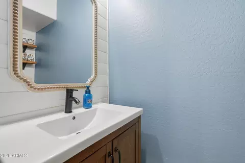 Bath - 3512 E Palo Verde St, Gilbert, AZ 85296 photo 4 of 4