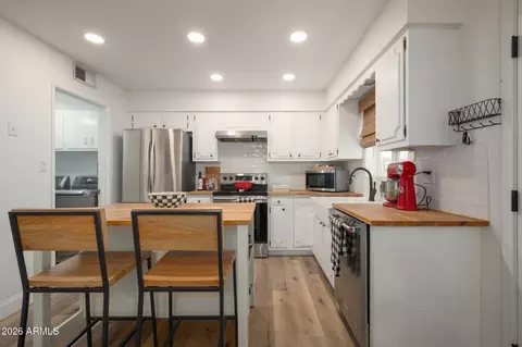 Kitchen - 4009 E Campbell Ave, Phoenix, AZ 85018 photo 1 of 2