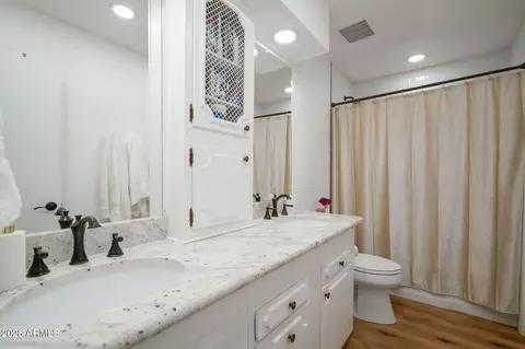 Bath - 4009 E Campbell Ave, Phoenix, AZ 85018 photo 1 of 1