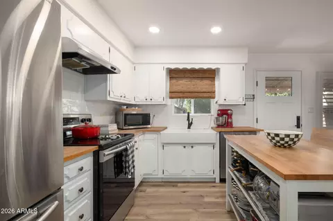 Kitchen - 4009 E Campbell Ave, Phoenix, AZ 85018 photo 2 of 2