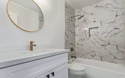Bath - 1003 W Marshall Ave, Phoenix, AZ 85013 photo 3 of 4