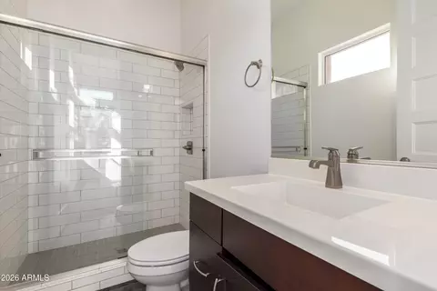 Bath - 1136 E La Mirada Dr, Phoenix, AZ 85042 photo 1 of 3