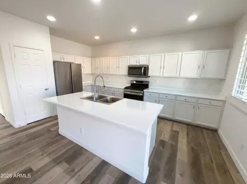 Kitchen - 3940 E Blue Spruce Ln, Gilbert, AZ 85298 photo 3 of 4