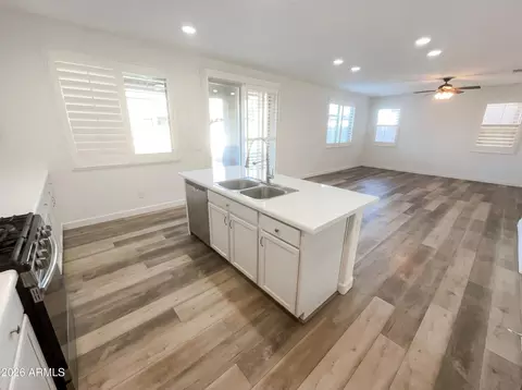 Kitchen - 3940 E Blue Spruce Ln, Gilbert, AZ 85298 photo 2 of 4