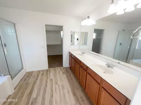 Bath - 3940 E Blue Spruce Ln, Gilbert, AZ 85298 photo 2 of 3