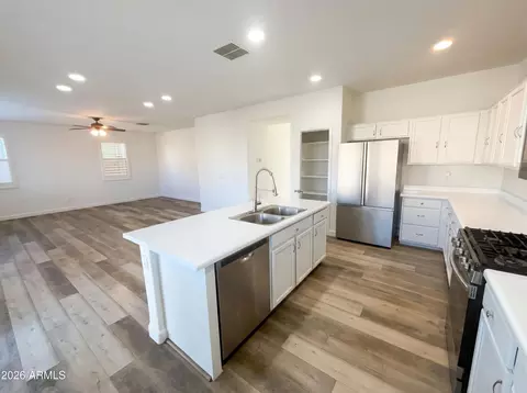 Kitchen - 3940 E Blue Spruce Ln, Gilbert, AZ 85298 photo 4 of 4