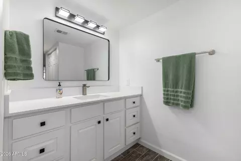 Bath - 1333 E Morten Ave #117, Phoenix, AZ 85020 photo 1 of 3