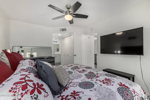 Bedroom - 1333 E Morten Ave #117, Phoenix, AZ 85020 photo 2 of 3
