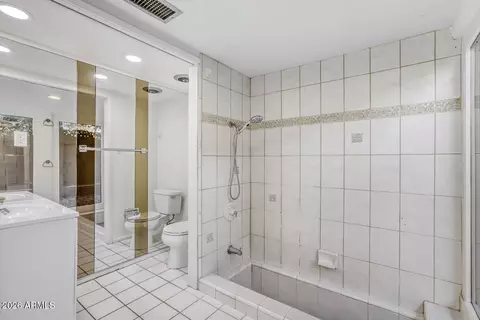 Bath - 2308 E Lamar Rd, Phoenix, AZ 85016 photo 2 of 3