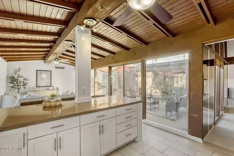 Kitchen - 2308 E Lamar Rd, Phoenix, AZ 85016 photo 4 of 4
