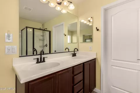 Bath - 4182 E Bonanza Rd, Gilbert, AZ 85297 photo 2 of 4