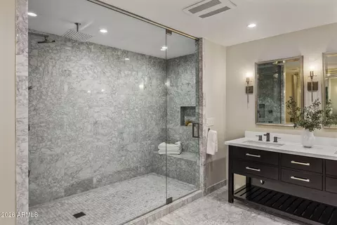 Bath - 5518 E Rockridge Rd, Phoenix, AZ 85018 photo 1 of 6