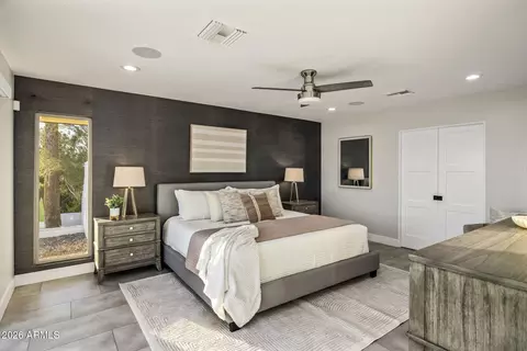 Bedroom - 5518 E Rockridge Rd, Phoenix, AZ 85018 photo 2 of 5