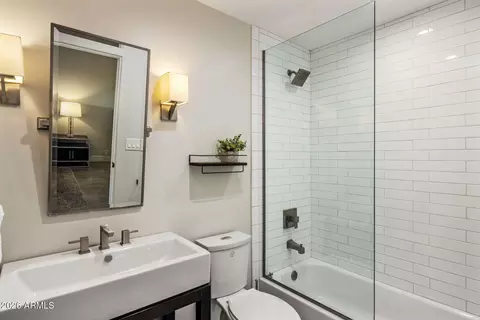 Bath - 5518 E Rockridge Rd, Phoenix, AZ 85018 photo 4 of 6