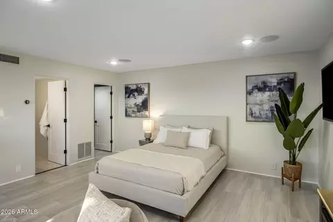 Bedroom - 5518 E Rockridge Rd, Phoenix, AZ 85018 photo 5 of 5