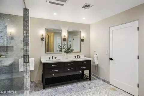Bath - 5518 E Rockridge Rd, Phoenix, AZ 85018 photo 2 of 6