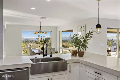 Kitchen - 5518 E Rockridge Rd, Phoenix, AZ 85018 photo 3 of 5