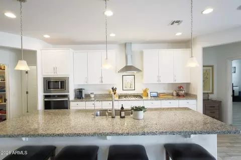 Kitchen - 2318 E Harwell Rd, Phoenix, AZ 85042 photo 4 of 11