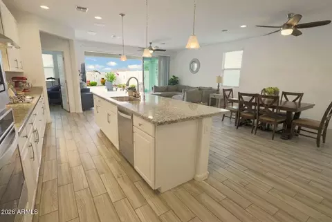Kitchen - 2318 E Harwell Rd, Phoenix, AZ 85042 photo 10 of 11