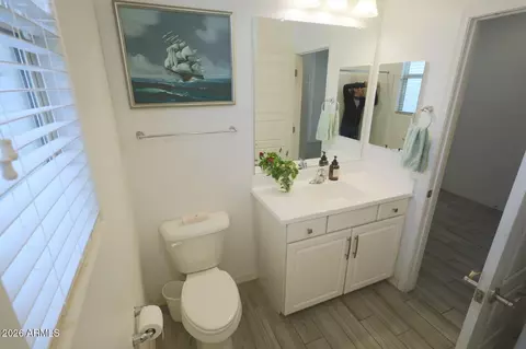 Bath - 2318 E Harwell Rd, Phoenix, AZ 85042 photo 2 of 6