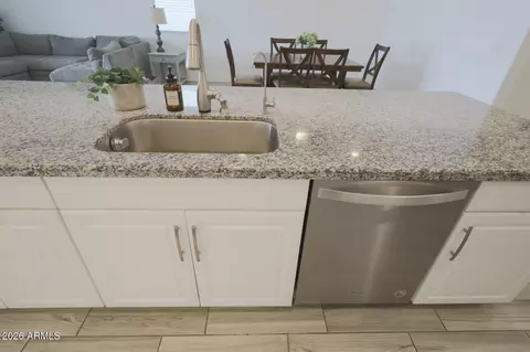 Kitchen - 2318 E Harwell Rd, Phoenix, AZ 85042 photo 8 of 11