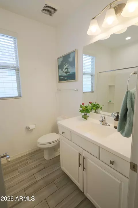 Bath - 2318 E Harwell Rd, Phoenix, AZ 85042 photo 1 of 6