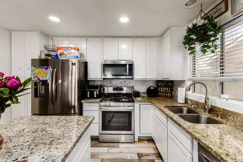 Kitchen - 2910 E Windsong Dr, Phoenix, AZ 85048 photo 4 of 5