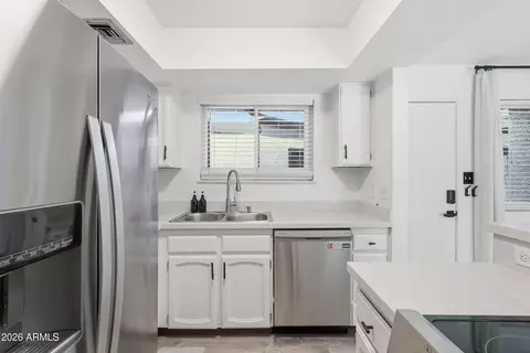 Kitchen - 3411 N 12th Pl #2, Phoenix, AZ 85014 photo 2 of 2
