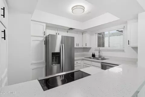 Kitchen - 3411 N 12th Pl #2, Phoenix, AZ 85014 photo 1 of 2