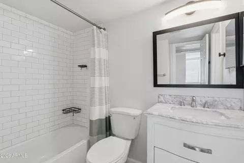 Bath - 3411 N 12th Pl #2, Phoenix, AZ 85014 photo 1 of 1
