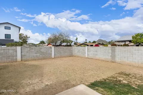 Exterior - 2826 E Cactus Rd, Phoenix, AZ 85032 photo 4 of 5