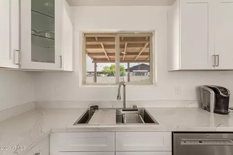 Kitchen - 2826 E Cactus Rd, Phoenix, AZ 85032 photo 2 of 3
