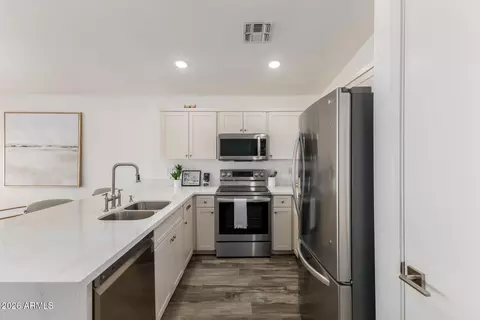 Kitchen - 4624 E Alfalfa Dr, Gilbert, AZ 85298 photo 2 of 3
