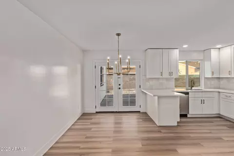 Dining - 1514 E Turquoise Ave, Phoenix, AZ 85020 photo 1 of 1