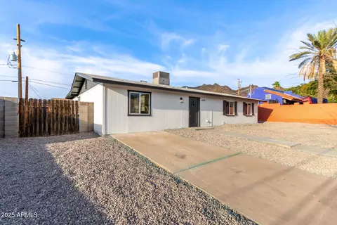 Exterior - 1514 E Turquoise Ave, Phoenix, AZ 85020 photo 4 of 11