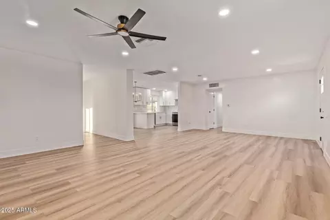 Living - 1514 E Turquoise Ave, Phoenix, AZ 85020 photo 3 of 3