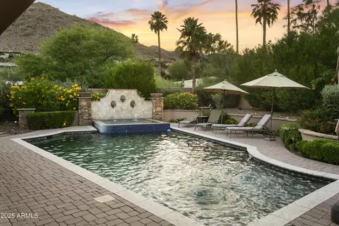 4836 E Moonlight Way, Paradise Valley, AZ 85253