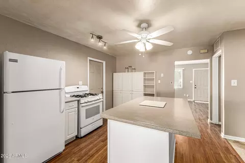 Kitchen - 1002 E Orchid Ln, Phoenix, AZ 85020 photo 3 of 5