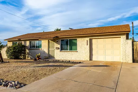 Exterior - 1002 E Orchid Ln, Phoenix, AZ 85020 photo 5 of 11
